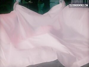 Elizabeth Debicki Underwear, Undressing scene in The Night Manager (2016) 16