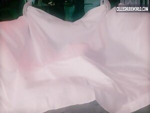 Elizabeth Debicki Underwear, Undressing scene in The Night Manager (2016) 17