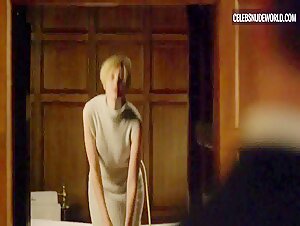 Elizabeth Debicki Underwear, Undressing scene in The Night Manager (2016) 2