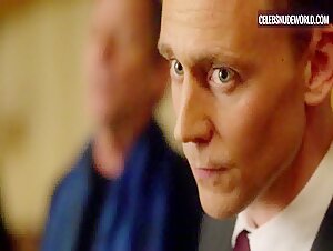 Elizabeth Debicki Underwear, Undressing scene in The Night Manager (2016) 3
