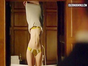 Elizabeth Debicki Underwear, Undressing scene in The Night Manager (2016) 4
