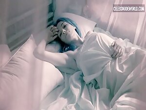 Elizabeth Debicki Underwear, Undressing scene in The Night Manager (2016) 6