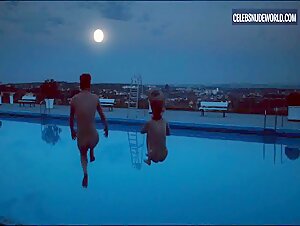 Lisa Wagner Butt, Outdoors scene in Kommissarin Heller: Hitzschlag (2016) 17