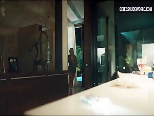 Karolina Lodyga Intruder, Brunette scene in Kommissarin Heller: Hitzschlag (2016) 10