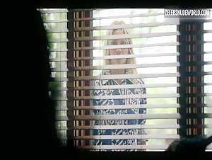 Malin Åkerman breasts,brunette in The Hunting Wives (2025) 18