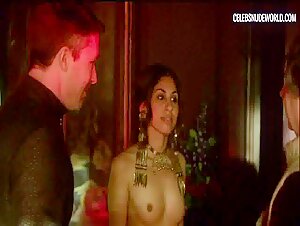 Sahara Knite breasts, bush scene in Game of Thrones (2011-2019)