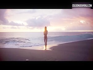 Margaux Lakdar Nude, breasts scene in Ti fi la siren (2025) 3