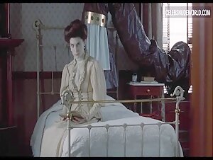 Lara Flynn Boyle Nude, breasts scene in The Road to Wellville (1994) 3