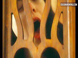 Emma Stone breasts, butt scene in Poor Things (2023) 2