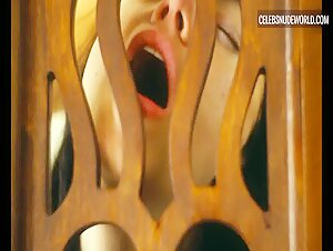 Emma Stone breasts, butt scene in Poor Things (2023) 3