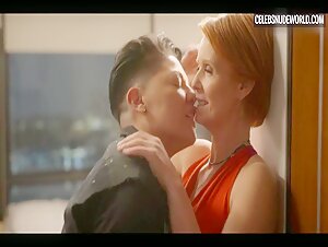 Cynthia Nixon, Sara Ramirez lesbian, Sexy scene in And Just Like That… (2021) 2