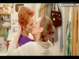 Cynthia Nixon, Miriam Shor lesbian, Sexy scene in And Just Like That… (2021)