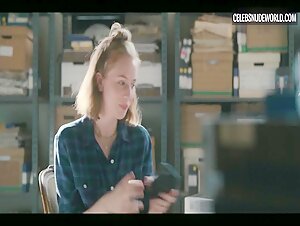 Hannah Einbinder Selfie, Sexy scene in Hacks (2021) 4