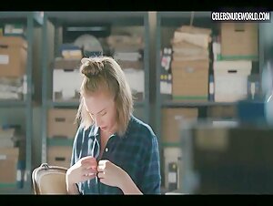 Hannah Einbinder Selfie, Sexy scene in Hacks (2021) 5