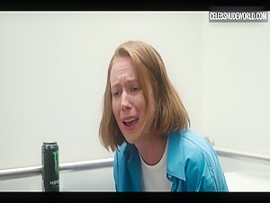 Hannah Einbinder Sexy, Toilet scene in Hacks (2021) 11