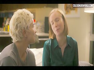 Hannah Einbinder, Paula Andrea Placido lesbian, Sexy scene in Hacks (2021) 1