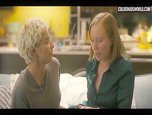 Hannah Einbinder, Paula Andrea Placido lesbian, Sexy scene in Hacks (2021) 16