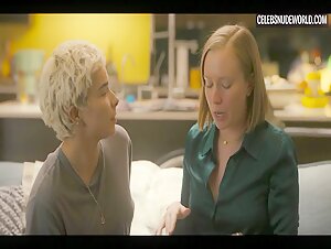 Hannah Einbinder, Paula Andrea Placido lesbian, Sexy scene in Hacks (2021) 17