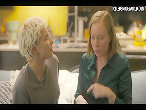Hannah Einbinder, Paula Andrea Placido lesbian, Sexy scene in Hacks (2021) 19
