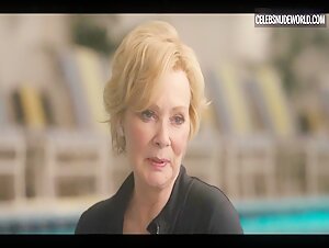 Hannah Einbinder Sexy, bikini scene in Hacks (2021) 10