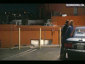 Hannah Einbinder, Lorenza Izzo Sexy, lesbian scene in Hacks (2021) 20