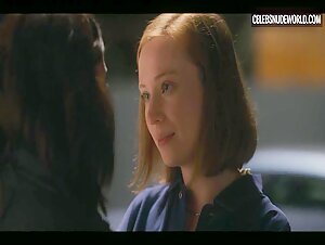 Hannah Einbinder, Lorenza Izzo Sexy, lesbian scene in Hacks (2021) 3