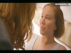 Hannah Einbinder, Christina Hendricks lesbian, Sexy scene in Hacks (2021) 12