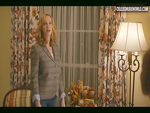 Hannah Einbinder, Christina Hendricks lesbian, Sexy scene in Hacks (2021) 18