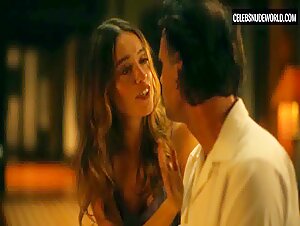 Aimée-Lou Wood Sexy, Bedroom scene in The White Lotus (2021-2025) 20