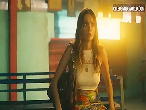 Aimée-Lou Wood Pokies, Sexy scene in The White Lotus (2021-2025) 10