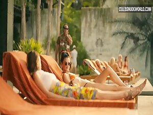 Aimée-Lou Wood, Charlotte Le Bon bikini, Sexy scene in The White Lotus (2021-2025) 8