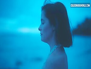 Parker Posey Beach, Sexy scene in The White Lotus (2021-2025) 10