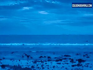 Parker Posey Beach, Sexy scene in The White Lotus (2021-2025) 17