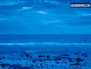 Parker Posey Beach, Sexy scene in The White Lotus (2021-2025) 19