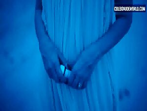 Parker Posey Beach, Sexy scene in The White Lotus (2021-2025) 2