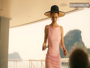 Charlotte Le Bon, Praiya Suandokmai bikini, Sexy scene in The White Lotus (2021-2025) 9