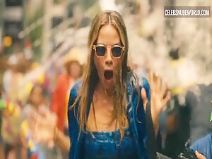 Michelle Monaghan, Carrie Coon, Leslie Bibb Pokies, Blonde scene in The White Lotus (2021-2025)