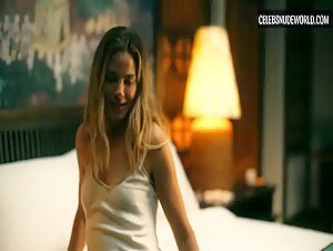 Michelle Monaghan Sexy, underwear scene in The White Lotus (2021-2025) 13