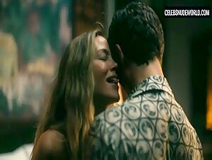 Michelle Monaghan Sexy, underwear scene in The White Lotus (2021-2025) 8