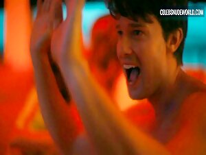 Aimée-Lou Wood, Charlotte Le Bon lesbian, Sexy scene in The White Lotus (2021-2025) 16