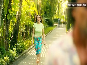 Aimée-Lou Wood Pokies, Sexy scene in The White Lotus (2021-2025) 5