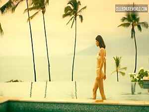 Alexandra Daddario Sexy, bikini scene in The White Lotus (2021-2025) 17