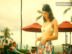 Alexandra Daddario Sexy, bikini scene in The White Lotus (2021-2025) 7