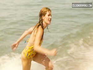 Meghann Fahy Sexy, bikini scene in The White Lotus (2021-2025) 19