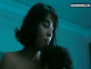 Simona Tabasco Nude, breasts scene in The White Lotus (2021-2025) 17