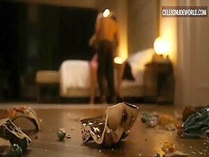Aubrey Plaza underwear, Nude scene in The White Lotus (2021-2025) 14