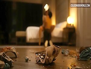 Aubrey Plaza underwear, Nude scene in The White Lotus (2021-2025) 17