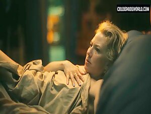 Carrie Coon butt, Nude scene in The White Lotus (2021-2025) 10