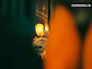Carrie Coon butt, Nude scene in The White Lotus (2021-2025) 13
