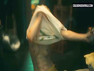Carrie Coon butt, Nude scene in The White Lotus (2021-2025) 15